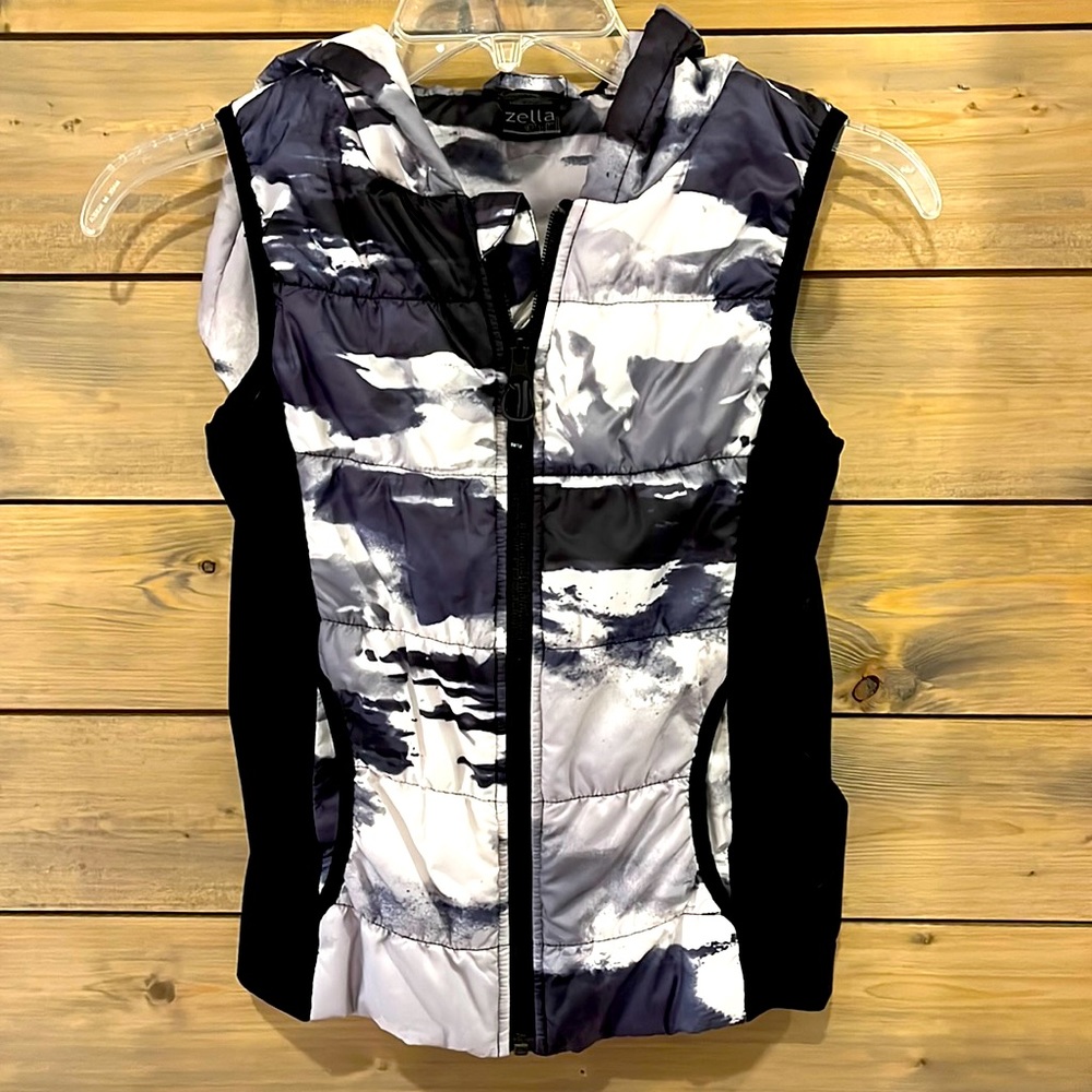 Zella Girl hooded puffer vest
